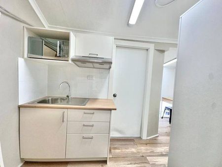 Room for Rent in the Heart of Oxford Street - Photo 3
