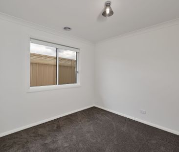 Modern Elegance and Everyday Comfort - Photo 3