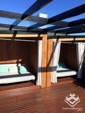 Best location in South Brisbane with City & River Views - Photo 3