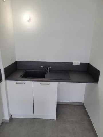 Location Appartement 2 pièces 45m² BRIGNOLES 83170 - Photo 4