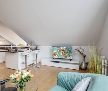 Light-flooded, beautiful 2-room attic apartment - Photo 4