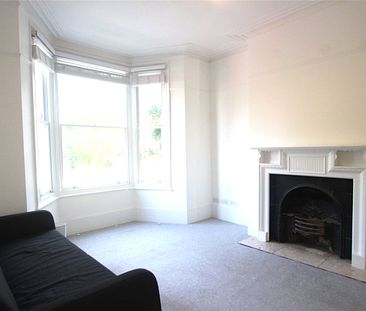 Well Presented Double Bedroom within a shared house- Catford, SE6! - Photo 3
