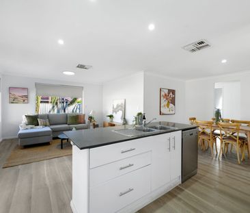 Family Living in Prime Huntingdale Location - $800 per week - Photo 3