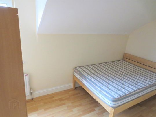 Upstairs Apartment, 53E Agincourt Avenue, University Quarter!, Belfast, BT7 1QA - Photo 1