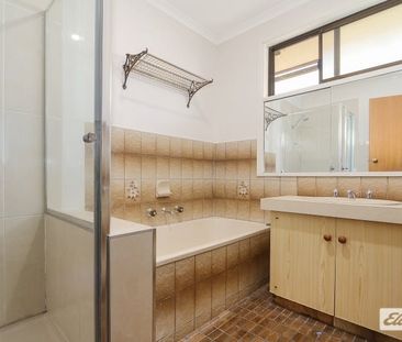 Neat & Low-Maintenance 2-Bedroom Unit in Quiet Court Location - Photo 5