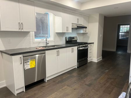 For Lease - 117 Pauline Avenue, Toronto, Ontario - Photo 3