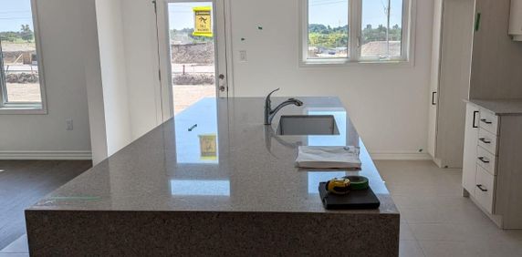 For Lease - 65 Suzuki Street Unit# Upper, Barrie, Ontario - Photo 2