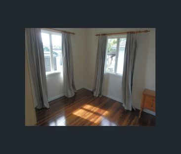 Well-Maintained Three-Bedroom Home in Convenient Carina Location - Photo 2