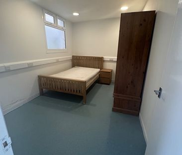 1 Bed Flat, Rear Bowes Road, N13 - Photo 4