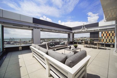 Furnished Three Bedroom Penthouse Apartment - Photo 5