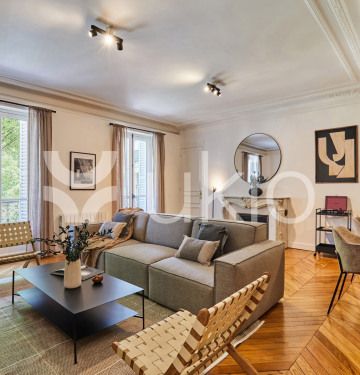 Appartement • Elysées-Madeleine - Photo 2