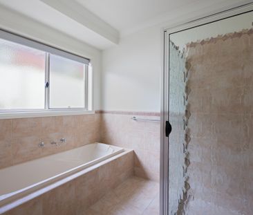 15 Newton Circuit, Thurgoona NSW 2640 - House For Rent | Domain - Photo 3