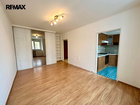 Pronájem bytu 1+1 30 m², José Martího 388, Praha - Photo 2
