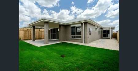 Brand New 4 Bedder Family House unbeatable LOW Price $630 pw - Photo 4