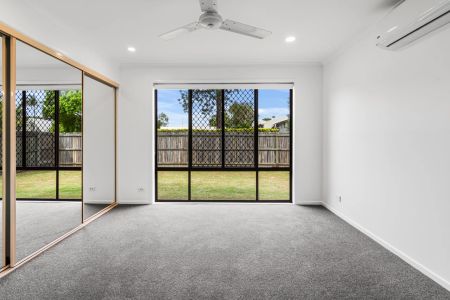 Spacious Family Home with Pool & Tennis Court - Photo 5