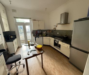 Room in a Shared House, Southover Street, BN2 - Photo 5