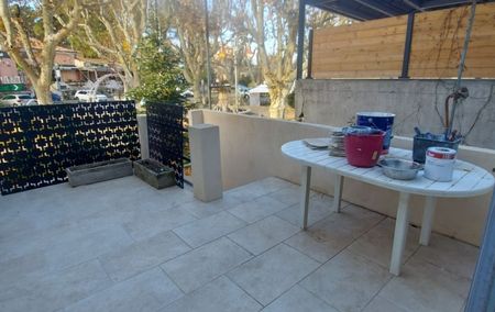 Location Appartement P2 Véranda et Terrasse Simiane-collongue - Photo 4