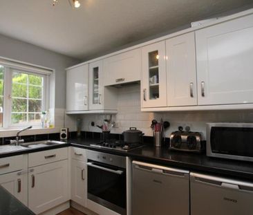 A large 3 bedroom semi detached house in Bradley Stoke. Close to Az... - Photo 6