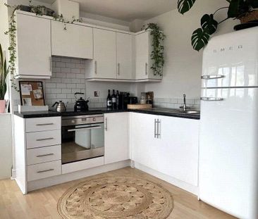 1 bedroom penthouse to rent - Photo 3