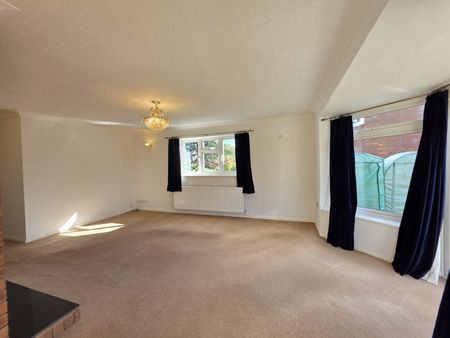 3 Bed Bungalow - Photo 2