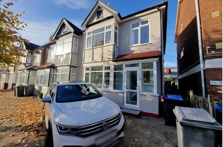 3 bedroom semi-detached house to rent - Photo 5