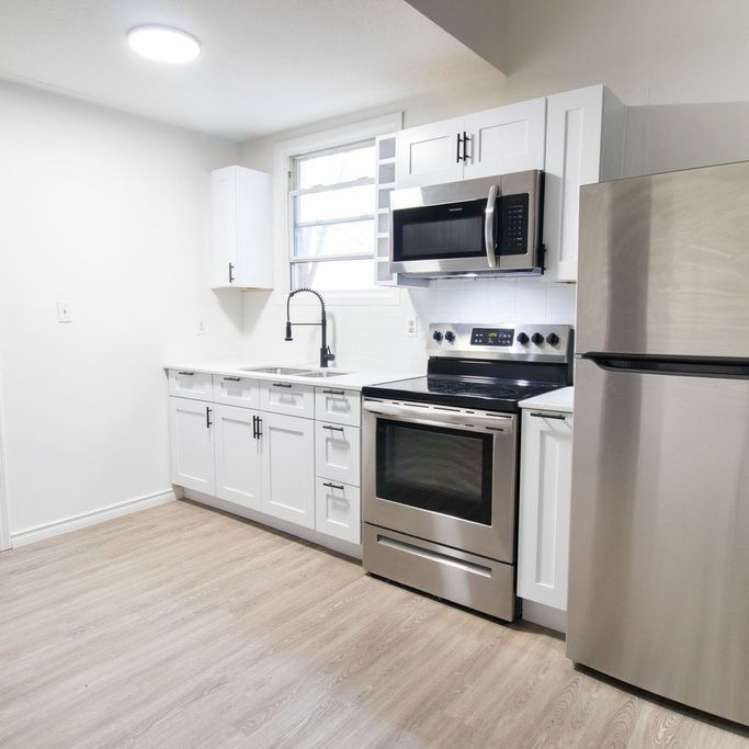 **SPACIOUS** 1 Bedroom Main Unit in St. Catharines!! - Photo 1