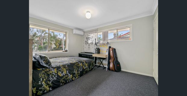 3 Bedroom Townhouse near Carina shops - Photo 1