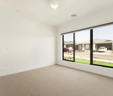 Modern Family Living in Everley Estate - Photo 1