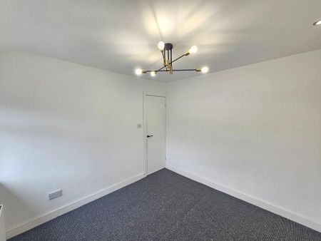 4 bedroom semi-detached house to rent - Photo 4