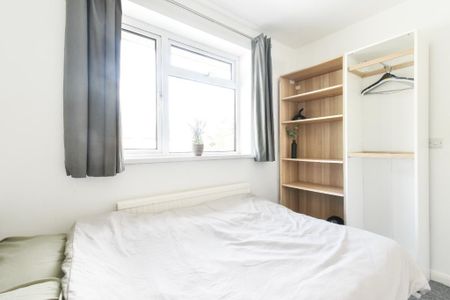 6 bedroom semi-detached house to rent - Photo 3