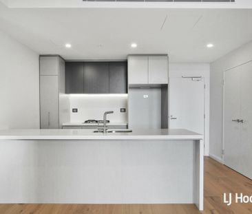 Top Floor Apartment - Great Location! - Photo 2