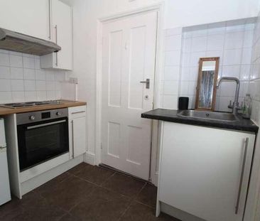 Ground Floor Flat, Chester Road, Gillingham, ME7 - Photo 3