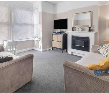 3 bedroom end of terrace house to rent - Photo 2