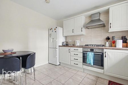 3 bedroom semi-detached house to rent - Photo 5