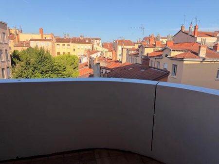 Location Appartement 3 pièces 71m² LYON 4ème - Photo 5