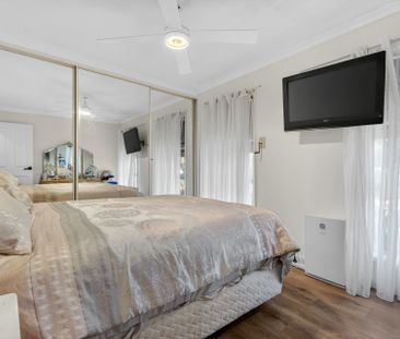 Spacious Family Home with Practical Floorplan & Expansive Yards - Photo 4