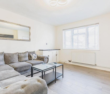 Pembroke Crescent, Northampton - Photo 2