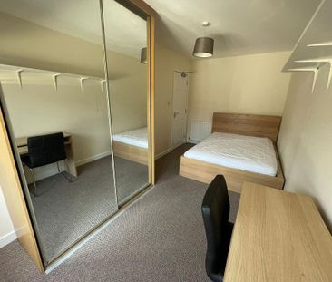 6 bedroom semi-detached house to rent - Photo 3