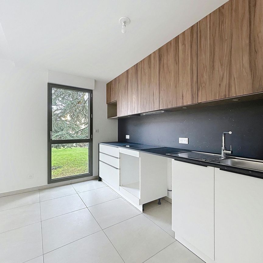 Tassin : Sublime T3 neuf avec cuisine aménagée, terrasse de 24m² et garage - Photo 1