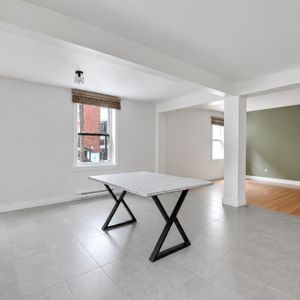 Grand 8 1/2 avec 4 chambres, 2 toilettes St-Jérome - Photo 2