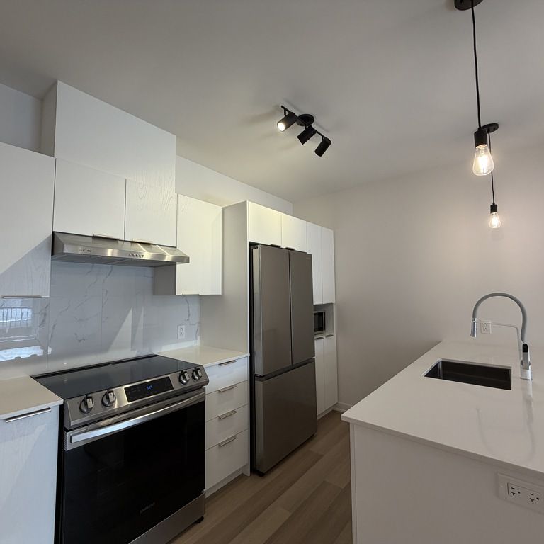 ⭐ APPARTEMENT 4 1/2 MODERNE ET NEUF - Photo 1