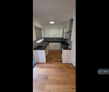 2 bedroom semi-detached house to rent - Photo 3