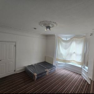 Room in a Shared House, Birchanger Road, SE25 - Photo 3
