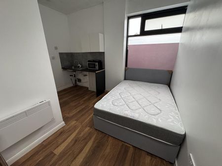 Studio to rent - Photo 2