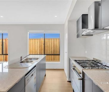 Modern Family Living in Mambourin Estate – Comfort, Space & Conveni... - Photo 6