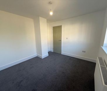2 bedroom semi-detached house to rent - Photo 4