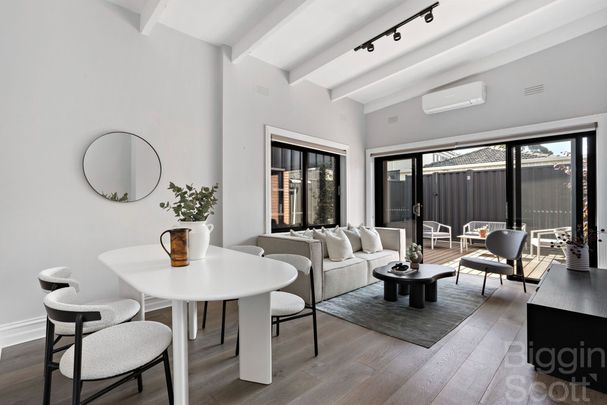 Bright, Beautiful & Perfectly Positioned - Photo 1