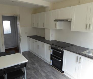 4 bedroom terraced house to rent - Photo 1