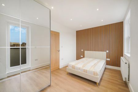 3 bedroom flat to rent - Photo 2