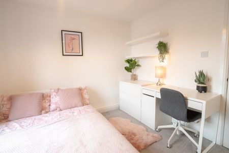 5 Bed Terraced House, St. Denys Road, SO17 - Photo 4